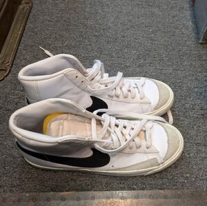 Nike Men's Blazer Mid 77' Vintage Shoes. Size 9.5
